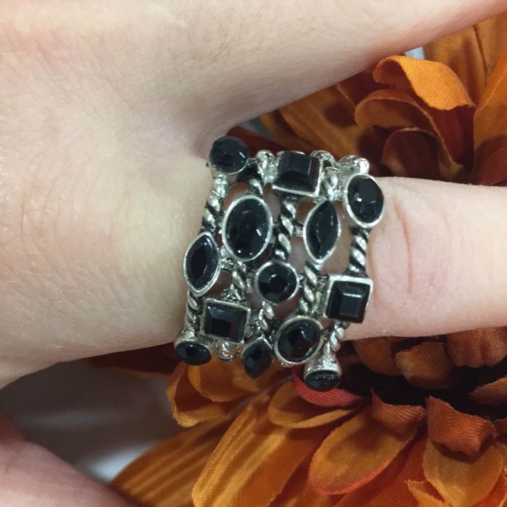 Stretchy cable ring